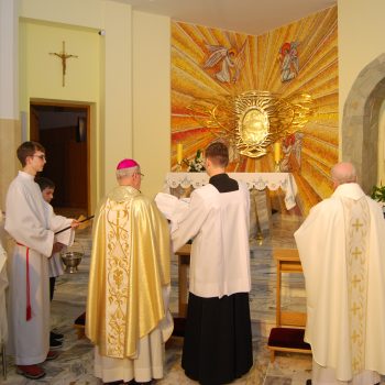 Poświęcenie kaplicy adoracji w kościele pw. Bożego Ciała i Matki Bożej z Lourdes w Rzeszowie